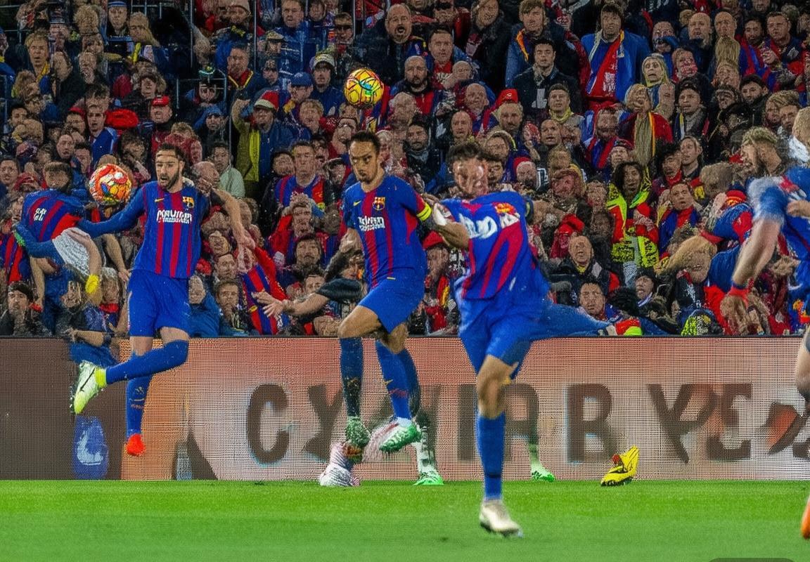 2018西甲巅峰对决：巴塞罗那VS马德里竞技经典之战回顾(图1)