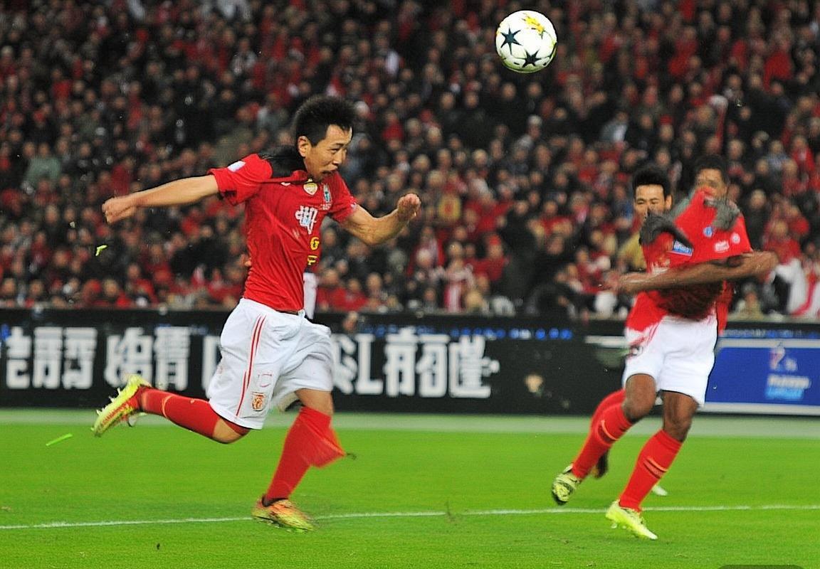 2017恒大建业中超巅峰对决：激情与智慧碰撞的经典之战(图2)